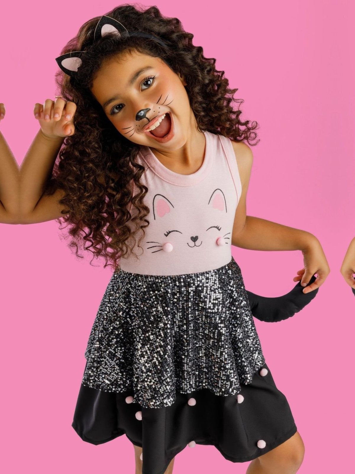 Fantasia de Gatinha (Vestido em Ribana e Paetê. Acompanha Arco e Rabo Removível) Kukiê Infantil Menina
